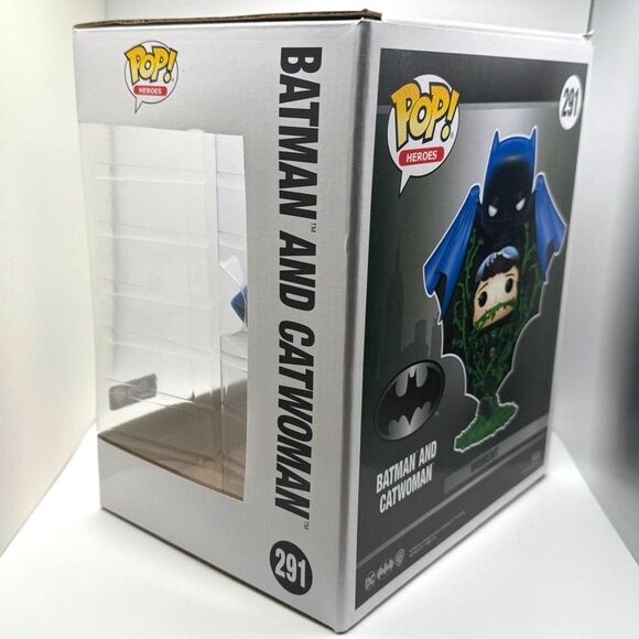 Funko Pop! Moments: DC Universe - Batman and Catwoman #291 - GameStop Exclusive - Picture 3 of 4